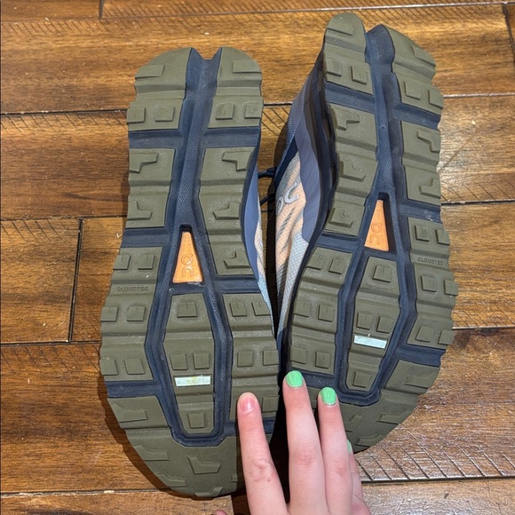 UNAVAILABLE——-Men's Gray and Black On Cloud Athletic Shoes - Picture 4 of 7